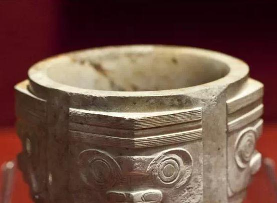 翡翠手镯基本知识大全,翡翠手镯的鉴赏方法和技巧