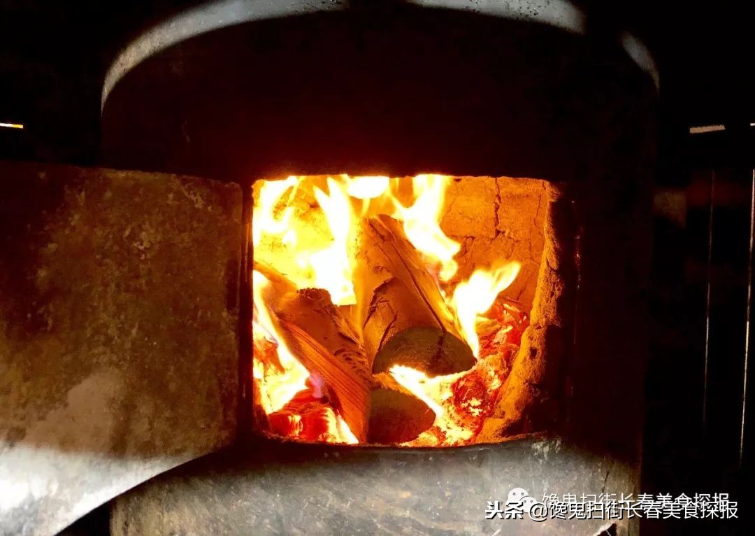 南湖别墅区藏个旧屯子，铁锅炖鱼天天爆满据说空姐都吃胖了！