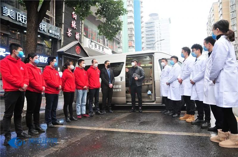 眼镜人在行动|疫情下的「空城」重庆，爱心在蔓延