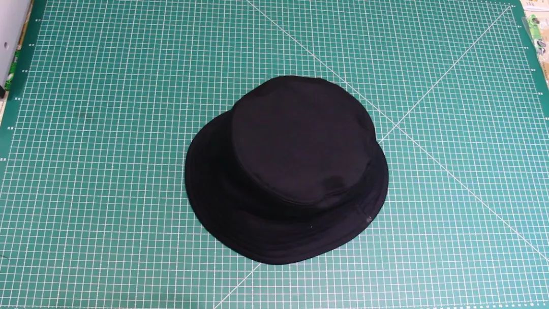 渔夫帽简单日常搭配,渔夫帽要怎么搭配才好看