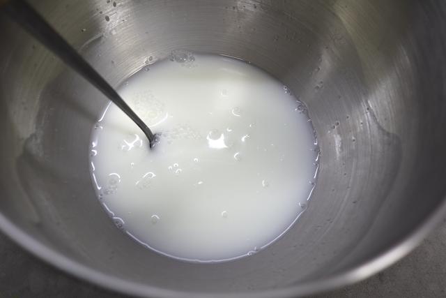 一次发酵成功的手工吐司做法,超柔软奶香吐司的家常做法