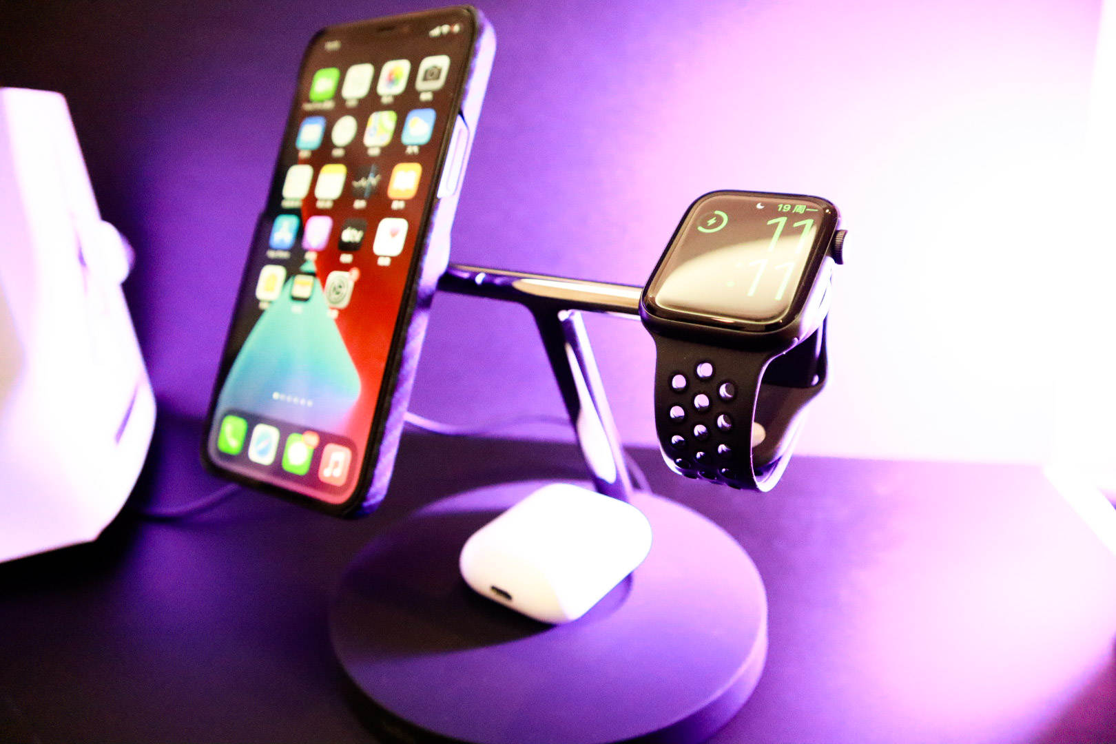 地表最强无线充？且看贝尔金三合一无线充值不值千元