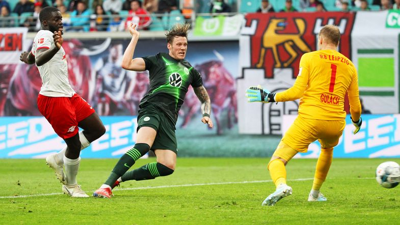 荷兰足球重新崛起,荷兰梅开二度扳平比分