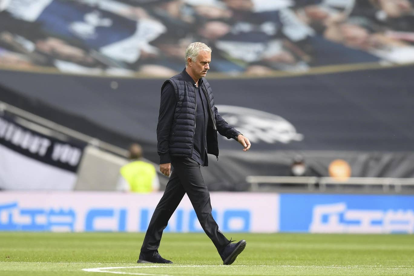 曼联3:2阿森纳全场录像,穆帅带领曼联三冠王回顾