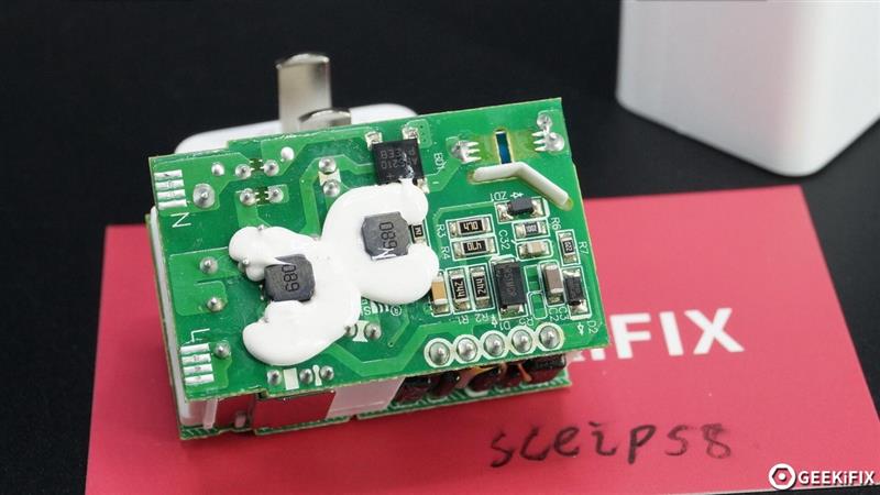 山寨也越来越舍得花成本了！拆解一个高仿的山货OPPO充电头