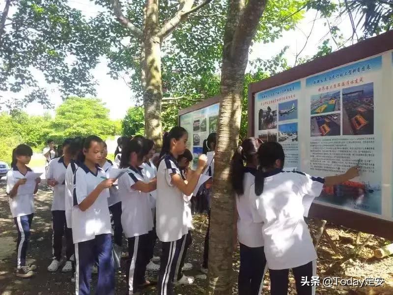看蜗牛、逛湿地、做实验......海南定安开设的这个课堂妙趣横生！