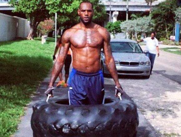 詹姆斯的恐怖肌肉,感受一下詹姆斯的肌肉