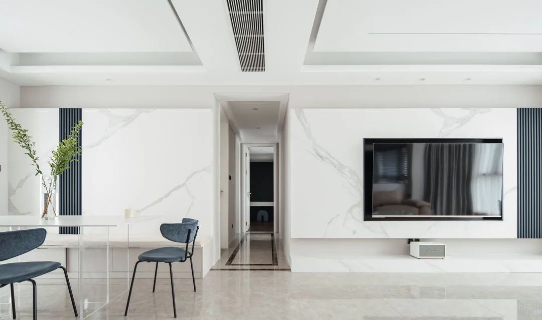 95后小姐姐温暖三居，家里电视背景和餐桌竟然都是悬浮的