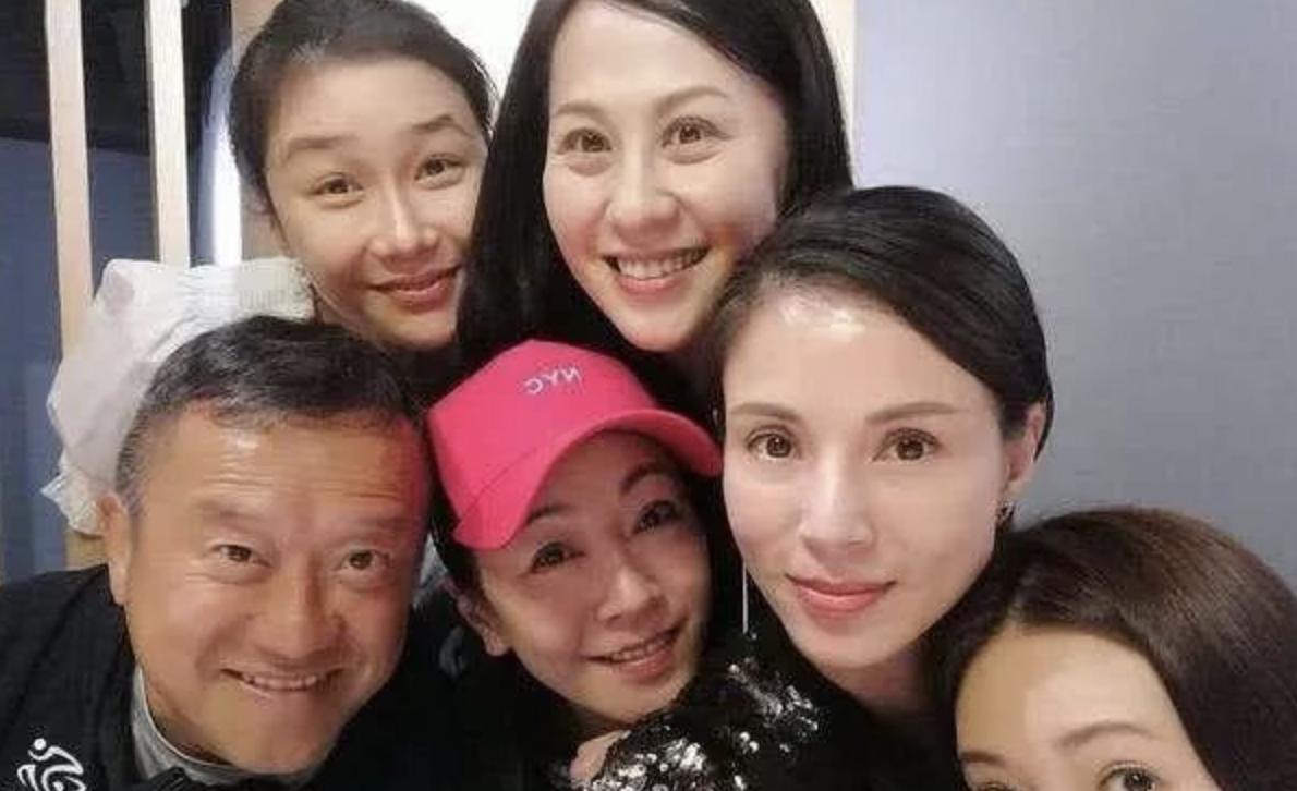 短发鼻祖袁洁莹近照图片,袁洁莹年轻时候最美的照片