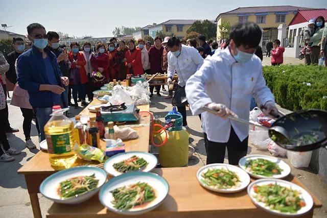 河南上蔡：诞生“芦笋王”单棵拍卖300元
