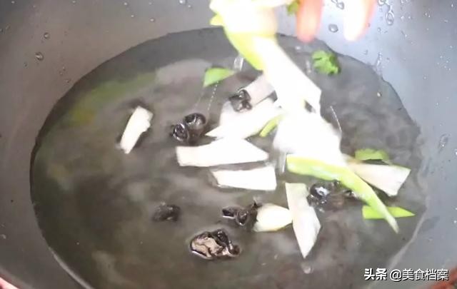 清蒸鲳鱼怎么做法比较好吃,清蒸五彩鲳鱼的做法和步骤