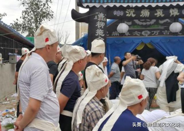 出殡撒纸钱的习俗,出殡时姑爷撒纸钱有什么讲究