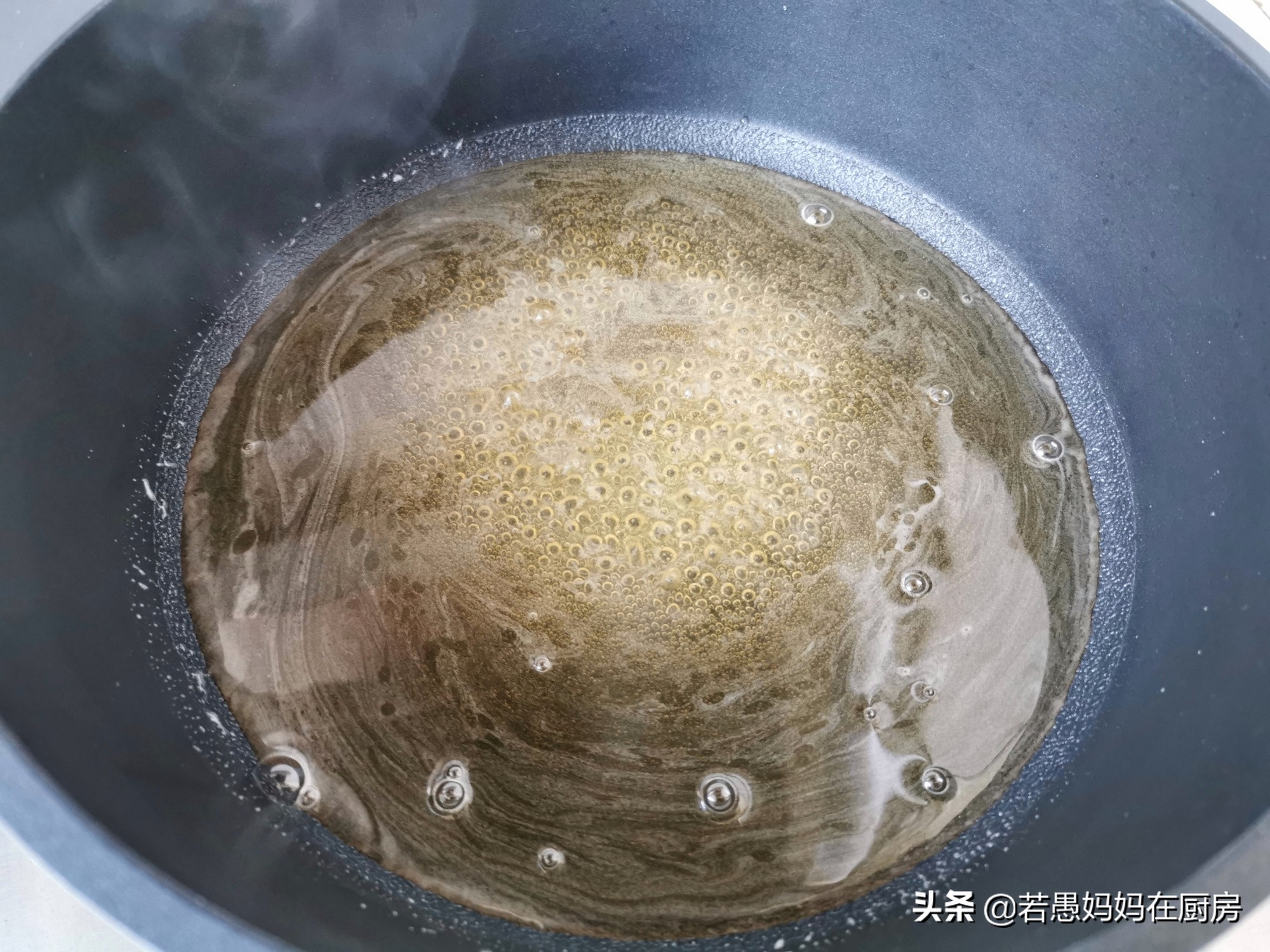 酥脆芝麻花生糖做法,在家做芝麻花生糖的方法