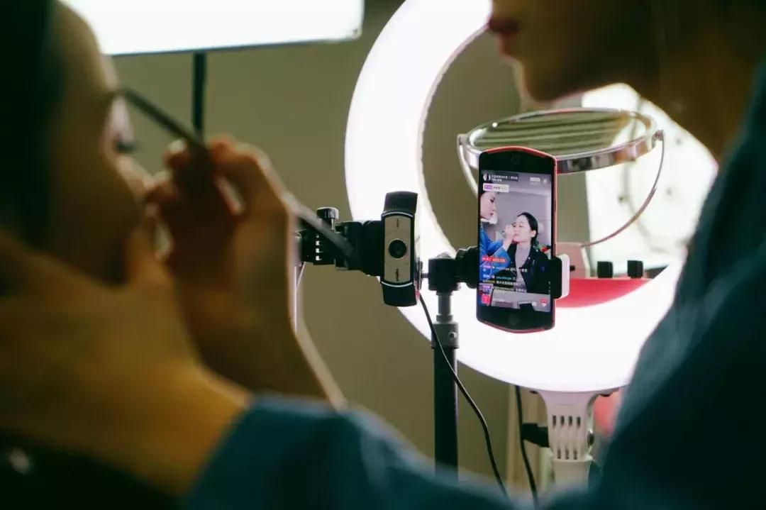 直播电商三分天下，为何蘑菇街能占其一？