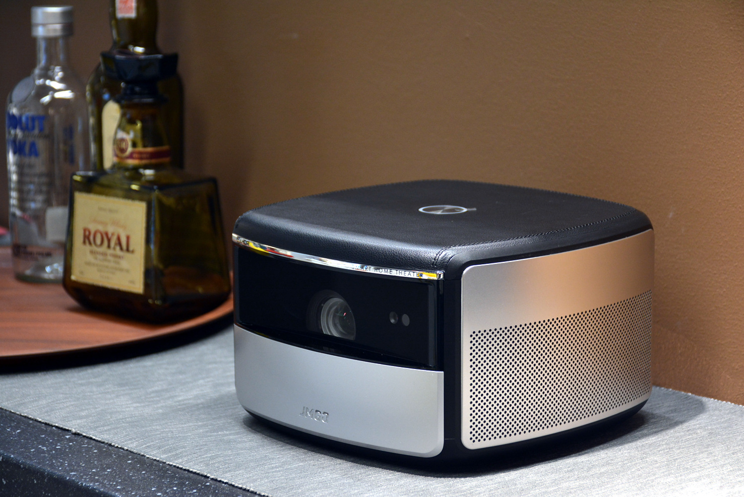 坚果4k超高清投影仪,坚果j10和当贝x3投影哪个好