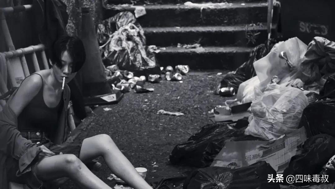 更暗黑、cult的《智齿》，是黑白版《踏血寻梅》吗？