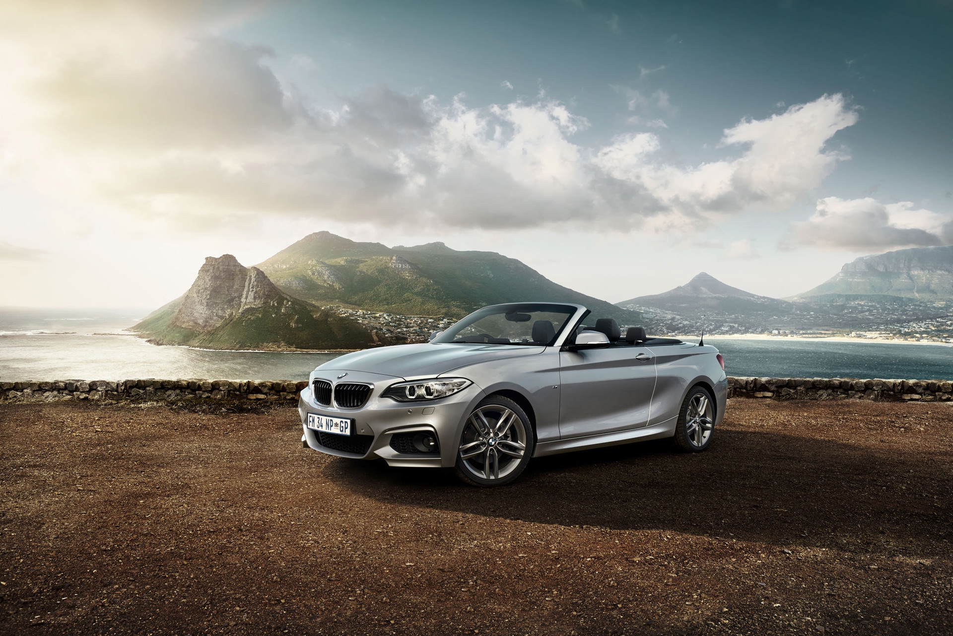 下雨天汽车贴膜有影响吗,车窗贴膜下雨有影响吗