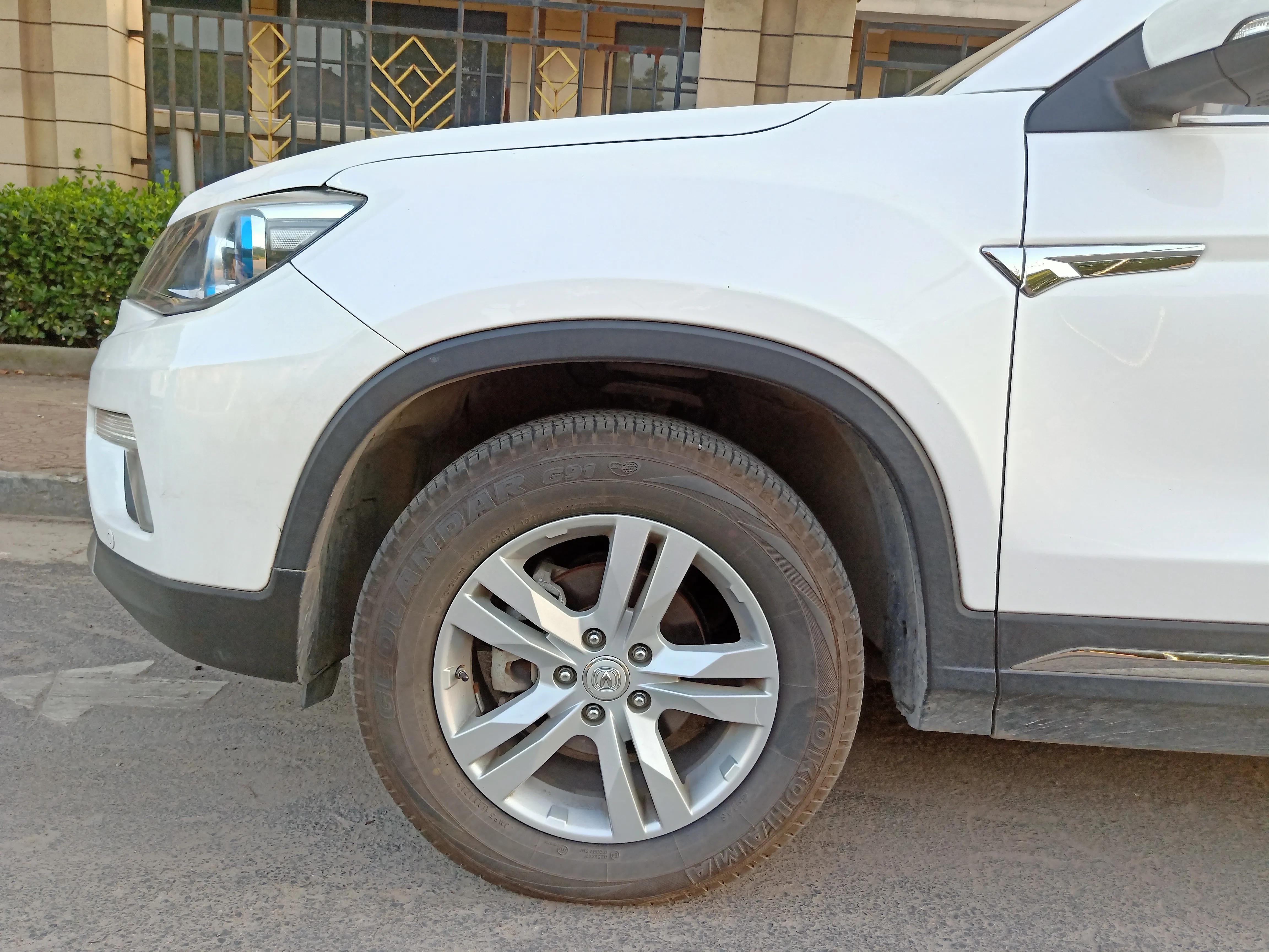 给爱车装个车垫,汽车后备箱垫实体店加装