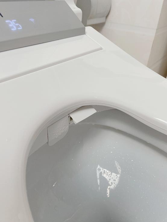 卫玺智清洁智能马桶盖：六档水温精准掌控，多重清洗人性设计