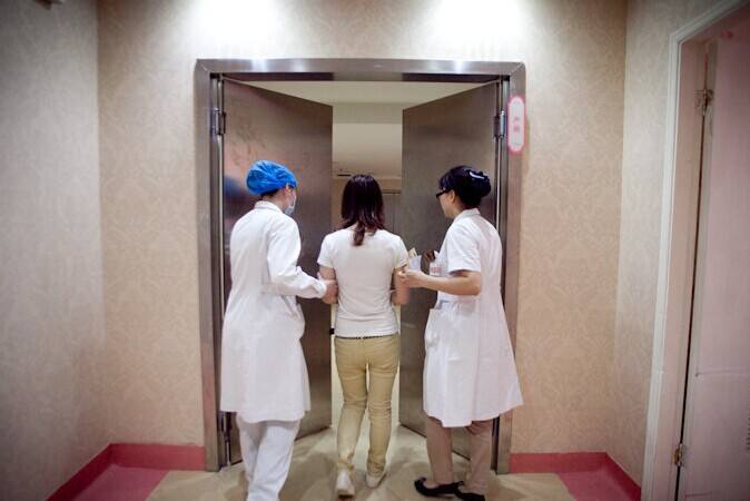 去医院做人流手术，不要的“胎儿”是怎么处理的？让人好心疼