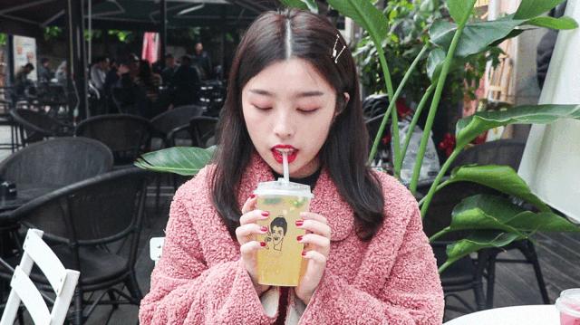 火爆台湾的“丑丑奶茶”首现厦门，拿着5分钟竟被搭讪10次……