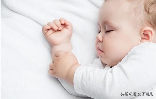 小孩生病了睡觉总是出汗,婴儿生病了不出汗怎么回事