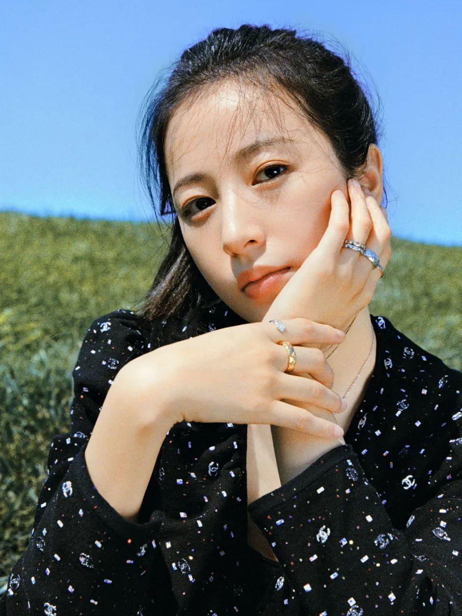 虞书欣穿的可爱灵动的衣服,自己认为适合虞书欣的衣服