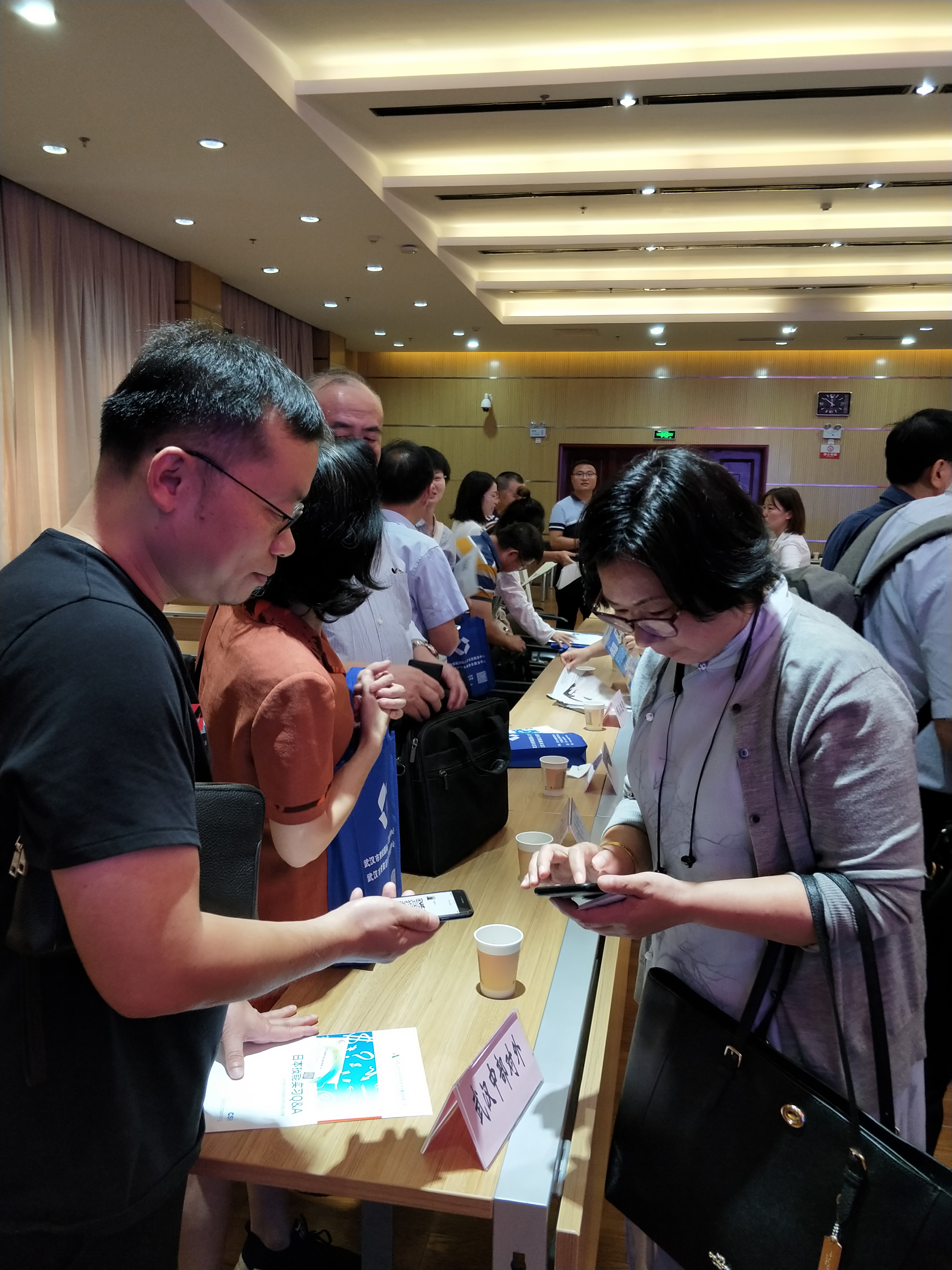 湖北对外劳务合作出实招，贫困户出国“打洋工”路更通