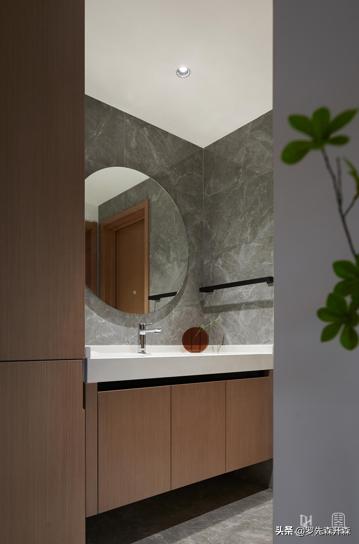 抛弃华丽的套路，以极简的走心唤醒柔情