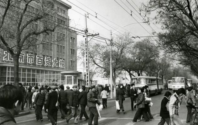 回望64载的王府井，讲述风云背后的创新迭代|资管峰会