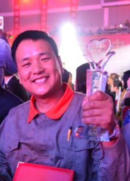 窦立国开着奔驰送快递的逆袭人生,窦立国开什么奔驰