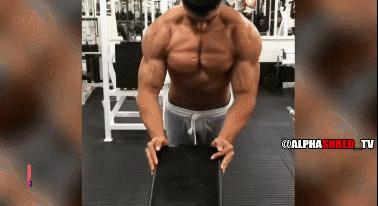 肌肉猛男展示腹肌胸肌,肌肉男八块腹肌和强壮的胸肌