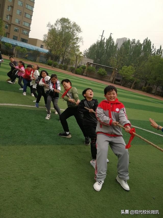 走向操场,“趣”跑步,“趣”踢球——尖草坪区恒大名都小学