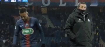 内马尔崴脚法甲,内马尔被法甲连踢三脚