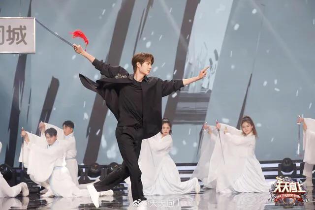 王一博怎么选上乐华,王一博出门旅行带着谁