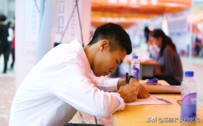 白癜风的危害白癜风早期能否治愈,白癜风能治愈吗白癜风怎么引起的