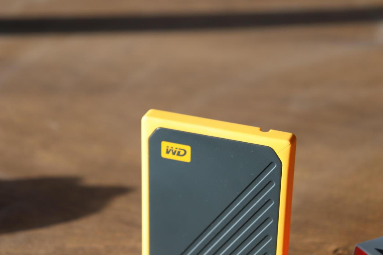 西数移动固态硬盘开箱,西数mypassport移动硬盘开箱