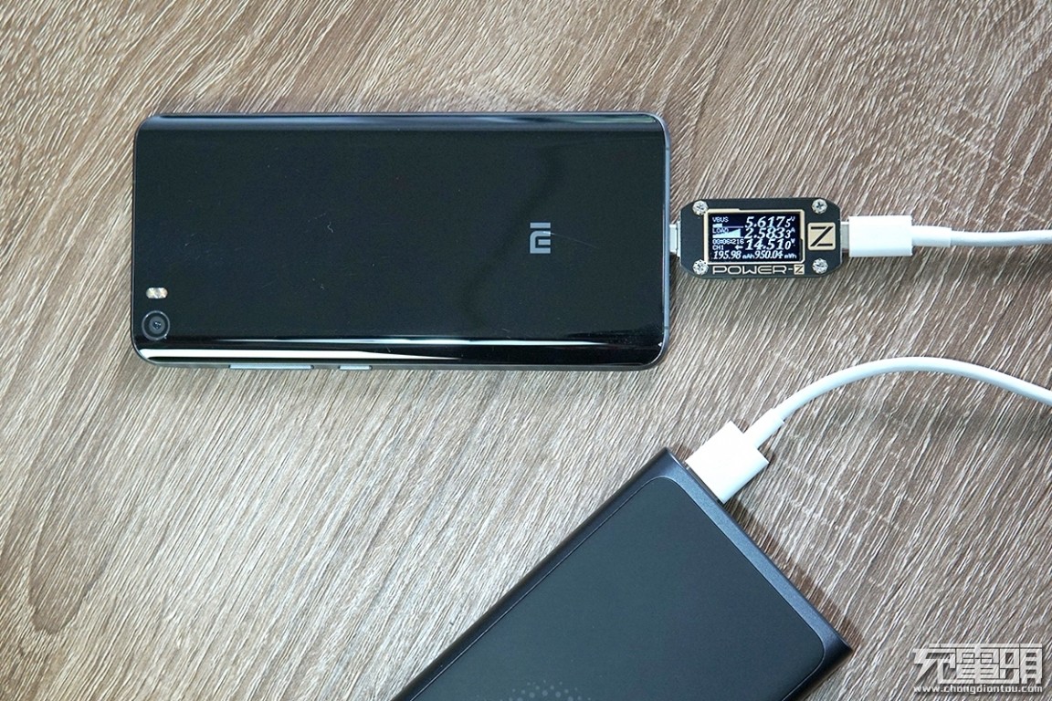 小米移动电源318w快充评测,小米plm11zm无线充电宝拆机