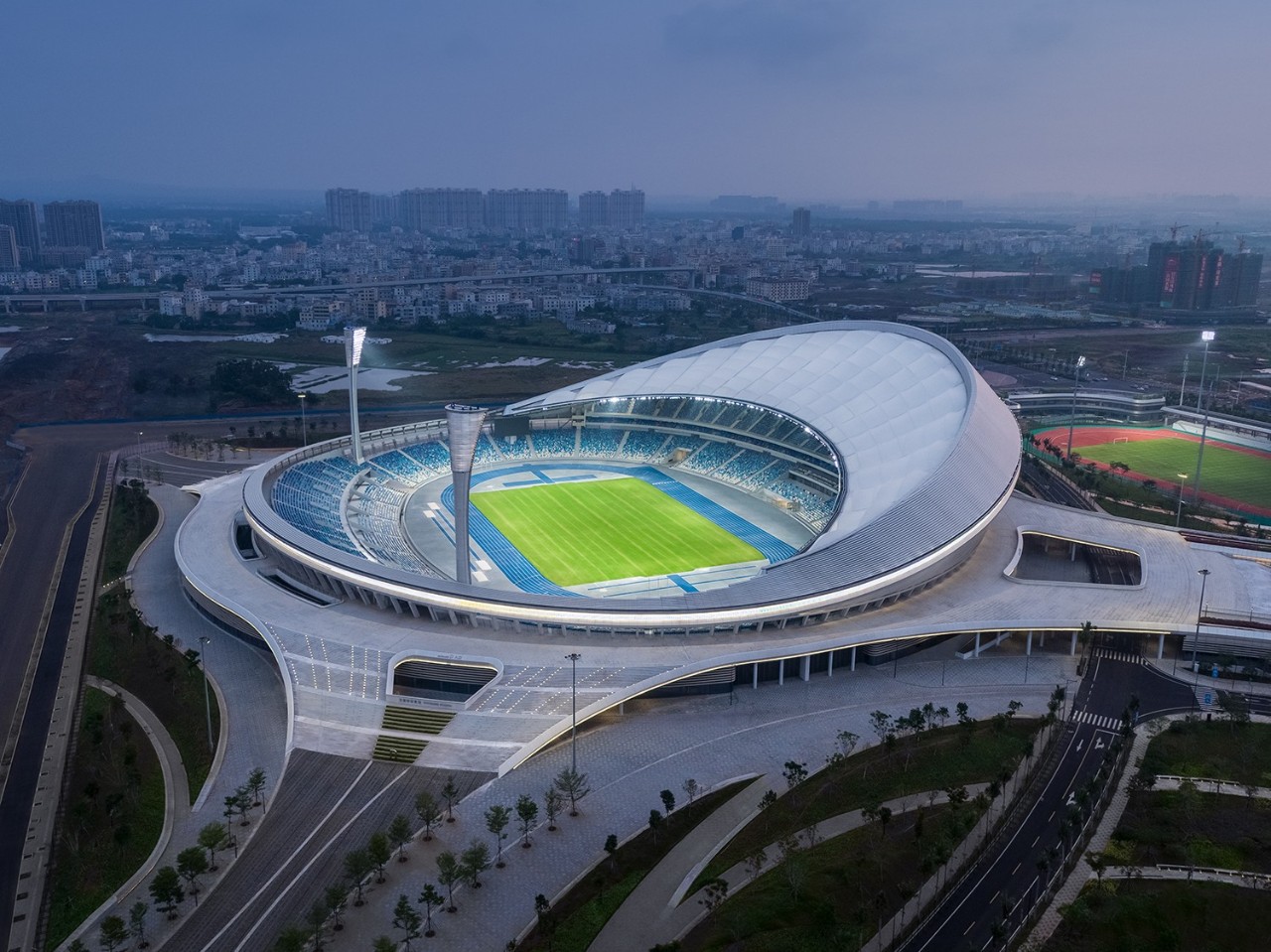 海口五源河体育场占地面积,海口五源河体育场