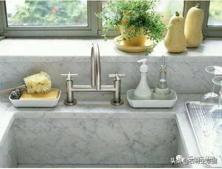 白色的大理石，出现黄色条纹或者水晶线，是正常的嘛？