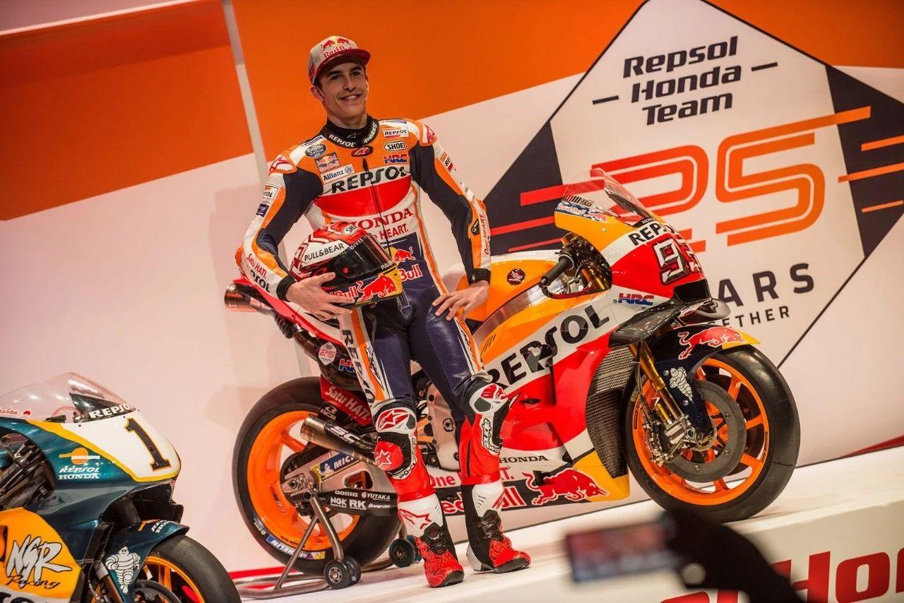 2015本田gp战车全黑,本田motogp最新款赛车