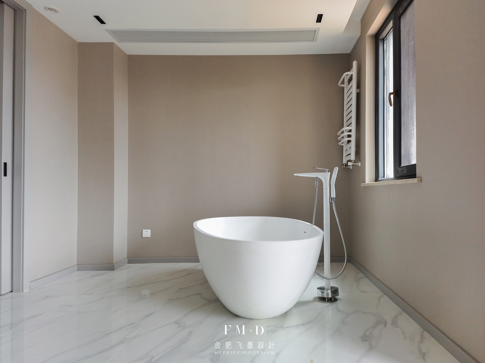 15㎡卫生间面积宽敞，装2扇内嵌推拉门隔开，干湿分区隐形不占地