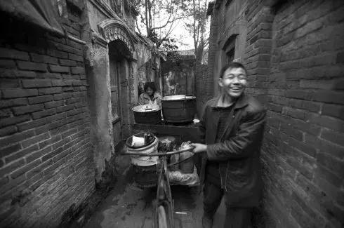 终于被我吃到了！这一锅90年代的麻辣烫，才是咱老成都挂念的市井味啊！