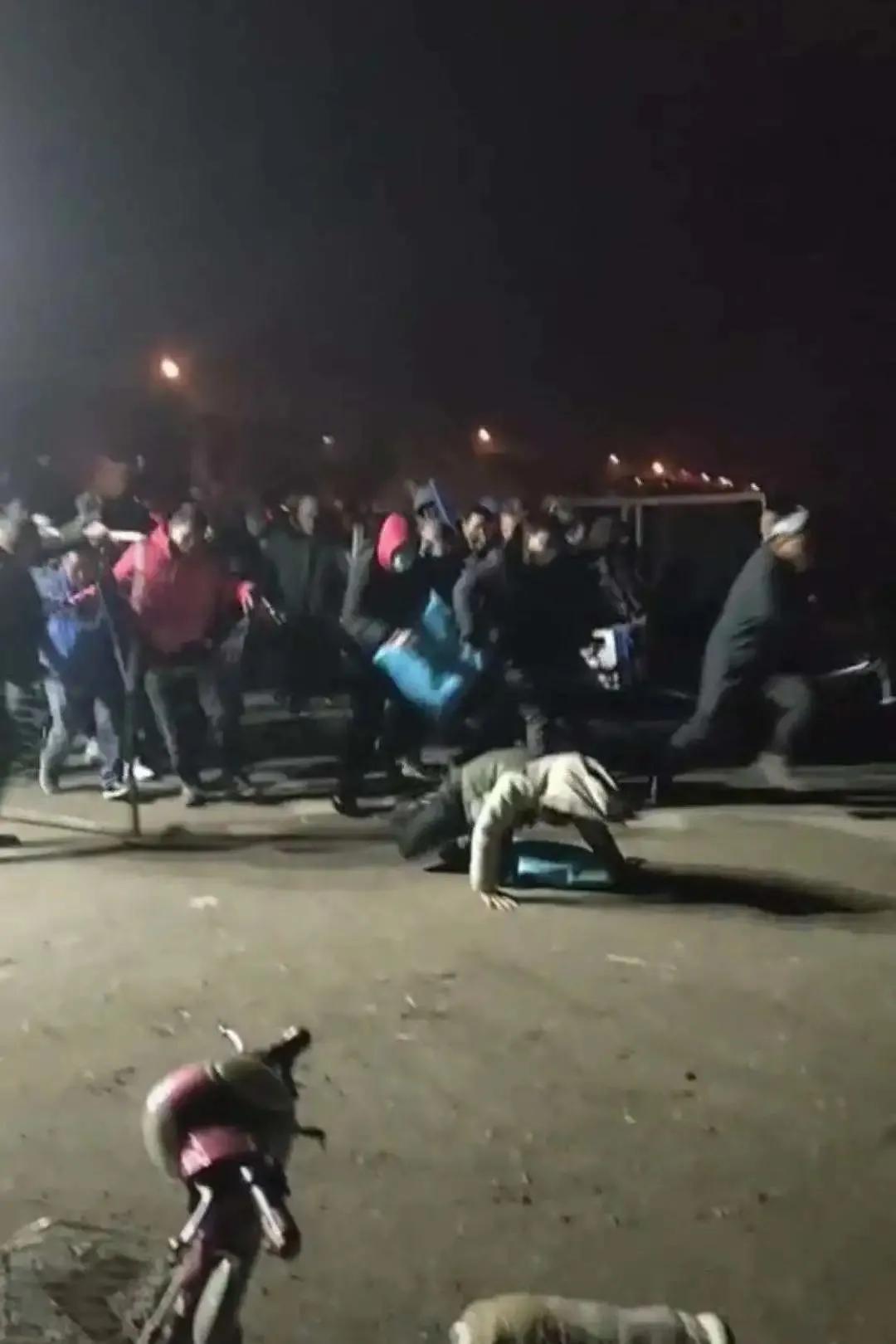 老男子钓鱼抖音,在抖音上钓鱼的男人