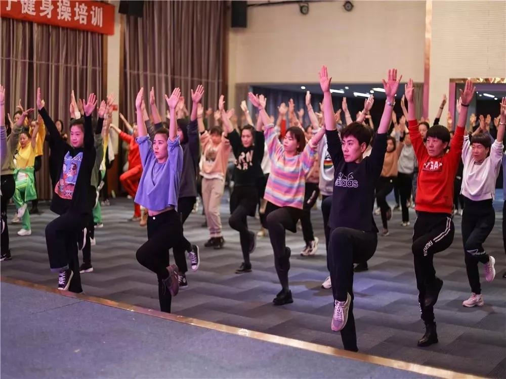 齐鲁健身操,路路有氧健身操刚入门的完整版