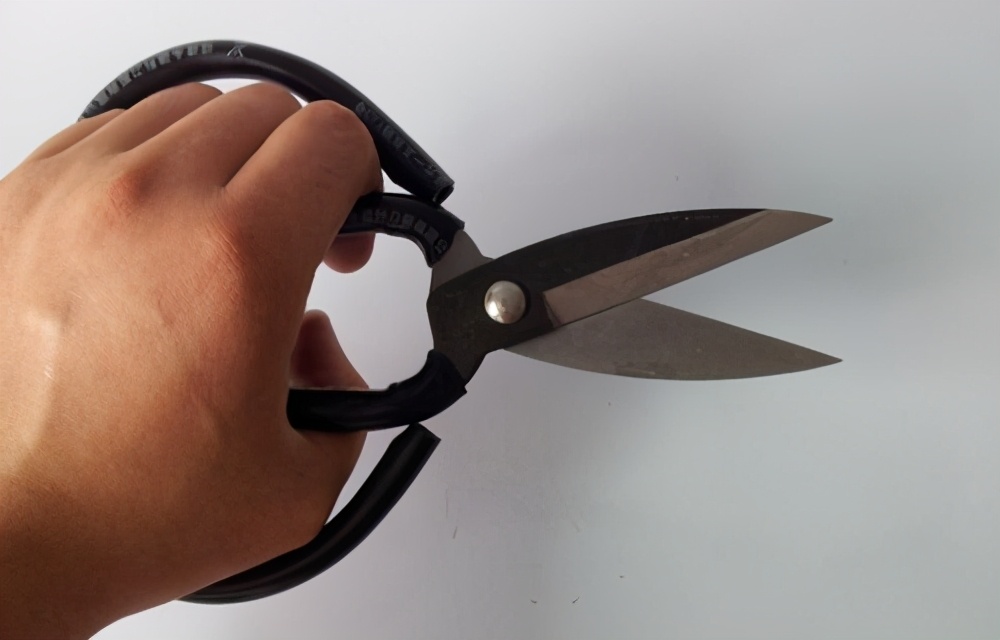 剪子不要了怎么处理,剪子变锋利小妙招