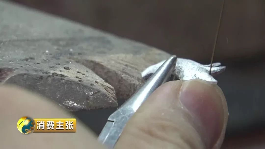 ​钳，锯，锉，焊....全凭一双手，来看黄金饰品加工背后的“匠人精神”