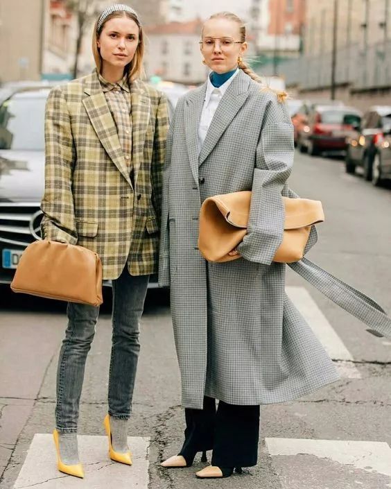 今年流行什么款式的女士大包 (今年流行的超级大包)