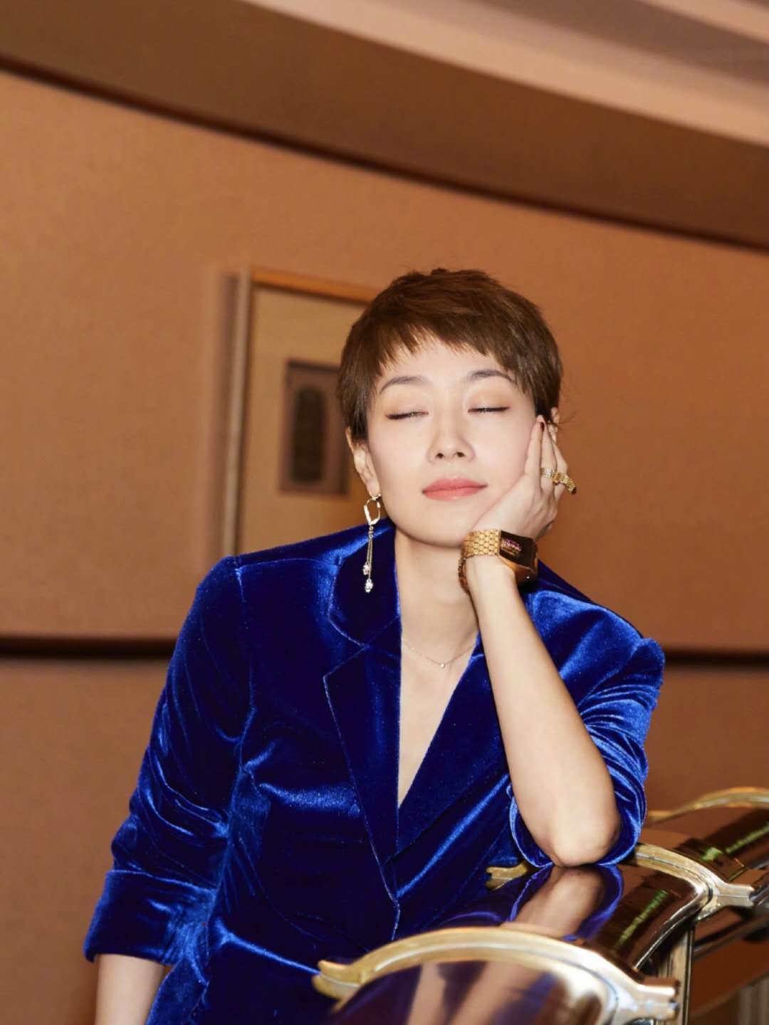 修饰脸型好看又显气质,修饰脸型显脸长发型