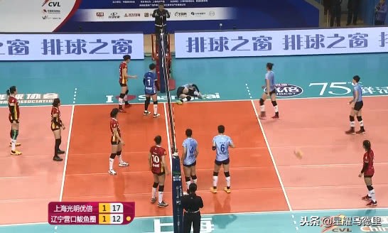 丁霞崴脚了仍然传球,女排丁霞哭泣视频